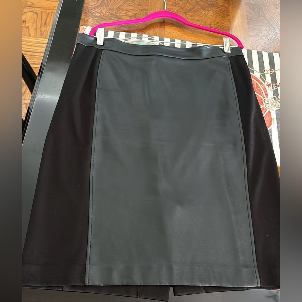And Taylor leather material skirt